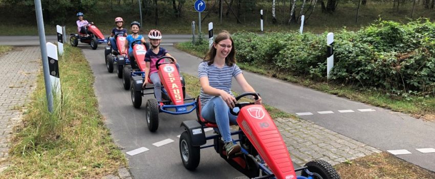 Besuch auf dem Verkehrsübungsplatz