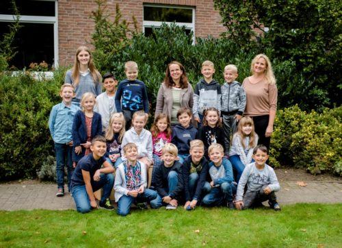 Klasse 3a (Foto mit Frau Mahlfeldt und Frau Gödde)
